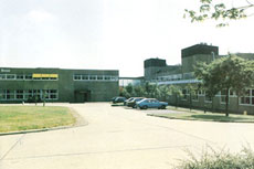 ���Ŵ�ѧ���ĵ�ʲʵ������¥�������Ⱥ�����26λŵ������ѧ������ߣ��������������о�������