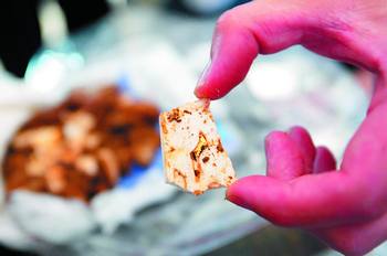 ��ΪĹ�г����Ĵ�����Ƭ�����Ź������Ʋ⣬���п����ǽ������²�Ƭ