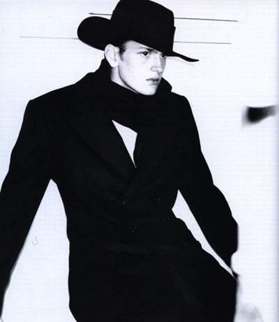 ����Ҳ�С��¾��� ����ԼΪ28����Բʱ����