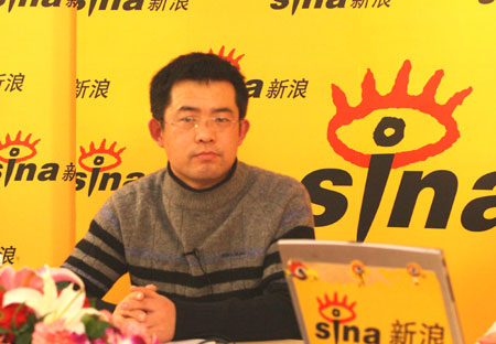 �廪ѧ��̸����Ǩҽ��Ϊ��ͬ����ѧ�߹۵��෴