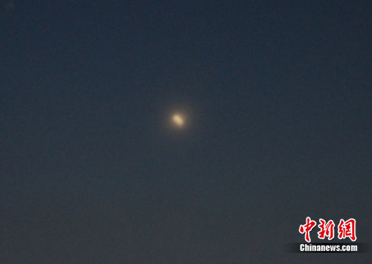26日中国再现重大UFO事件 持续10分钟自东向西飞行