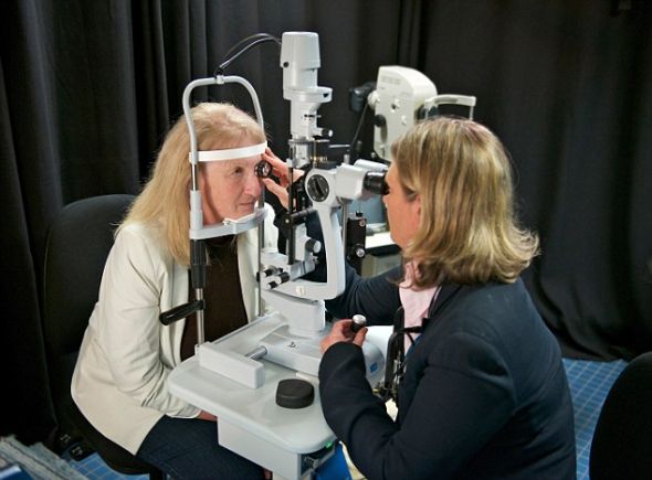 澳大利亚仿生视觉研制的仿生眼原型，该组织30日称，他们已经成功植入“世界首个”仿生眼原型