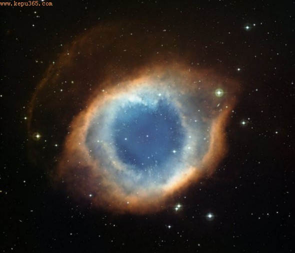 ：“上帝之眼”：宝瓶星座内的螺旋星云看上去就像始终不眨动的大眼睛