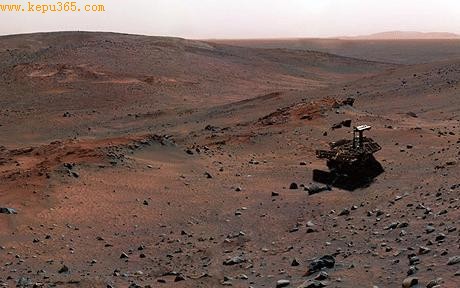 有自清扫系统的火星车通过传感器探测太阳能电池板上的尘埃，并通过电极清扫电池板表面，从而保证电池板永远处于光洁的状态。
