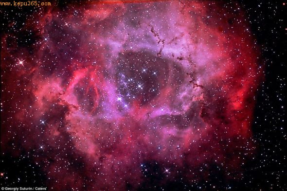 玫瑰星云是一个巨大的天体，光从它的一侧到达另一侧需要130年