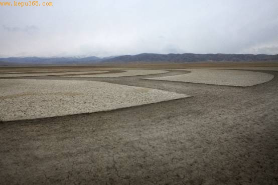 中国首个“沙漠怪圈”惊现青海外星人遗址附近