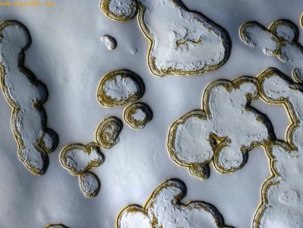 火星冰坑(图片来源：U. Arizona/NASA)