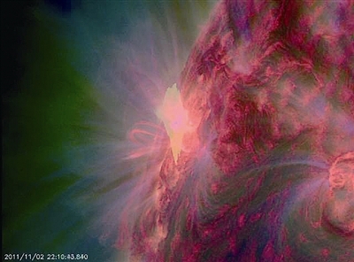 　　11月2日，太阳黑子引发的强劲耀斑喷发 供图/NASA网站