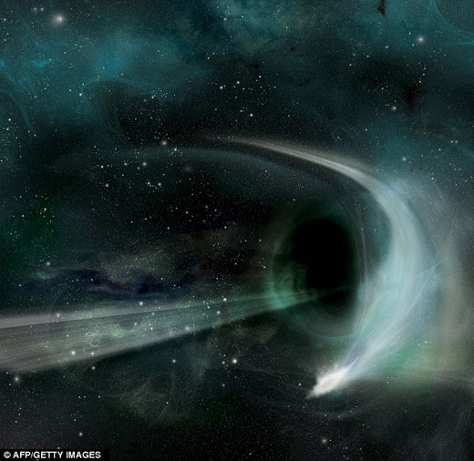 距地球39亿光年远处一个超大质量黑洞撕裂并吞噬靠近它的一颗恒星，然后发生令人惊叹的喷射现象