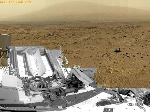 这幅全景图是由“好奇”号拍摄的900多张照片组合而成，像素达到了10亿量级，是迄今为止最清晰的火星照片。