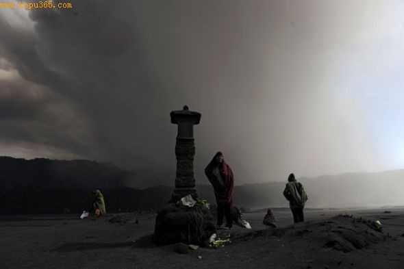 火山下的祈祷