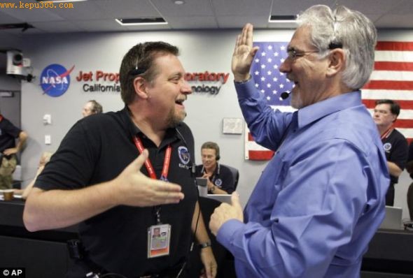 �������ײ�����ŷɴ����ء�������2�š����ǵĵ�һ����Ƭʱ��EPOXI��Ŀ���ܵ�ķ-����ɭ�͸���˹������ķ��������