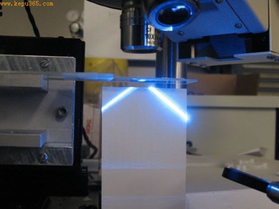 �����ը����ģ�������ó������Ƴɵģ�ͨ���任��ͬ���ϵı�Ƭ�������ù����Բ�Ѱ���ķ�ʽ����Ť����