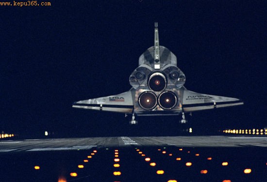 1996120գ̫ն9첢 STS-72֮󣬡ܽźɻҹɫطƬڷݿάǵĿϺ㣬ʱܽżںɻ½ʩ15ܵϽ