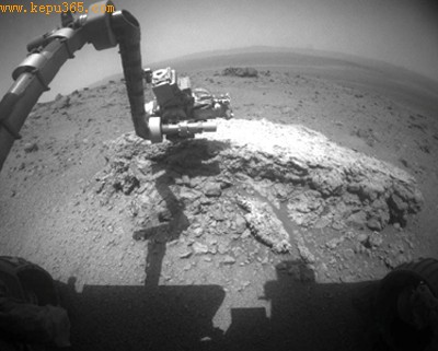 Tisdale 2�ǡ������š�����̽�����ڡ��ܽ�����ʯ�ӱ�Ե��ϸ���ĵ�һ����ʯ��������������ɲ�ͬ���κ��Ѿ�̽�����Ļ�����ʯ��ͼ�еĺ�ɫ��ֱ�߱�ʾ�������š��Ļ�е�۵Ĺ���ƽ̨