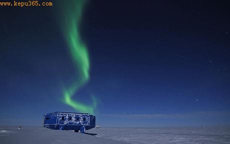 Stunning Southern Lights images revealed by Antarctica chef